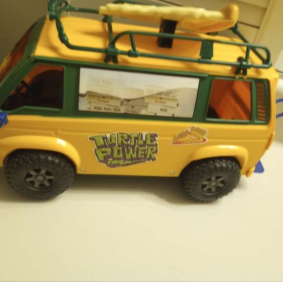 Teenage Mutant Ninja Turtles Mutant Mayhem Pizza Fire Delivery Van - Picture 4 of 10